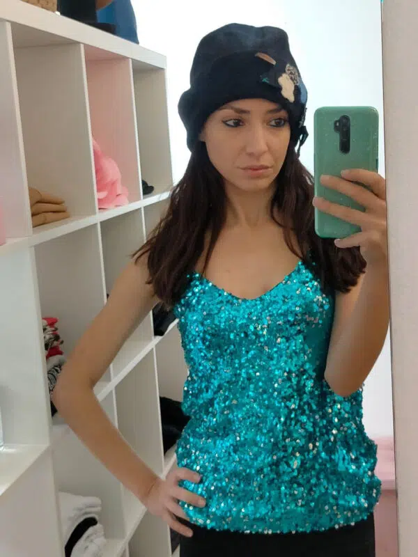 Cappello papala in lana Entrà nera e fiori uncinetto