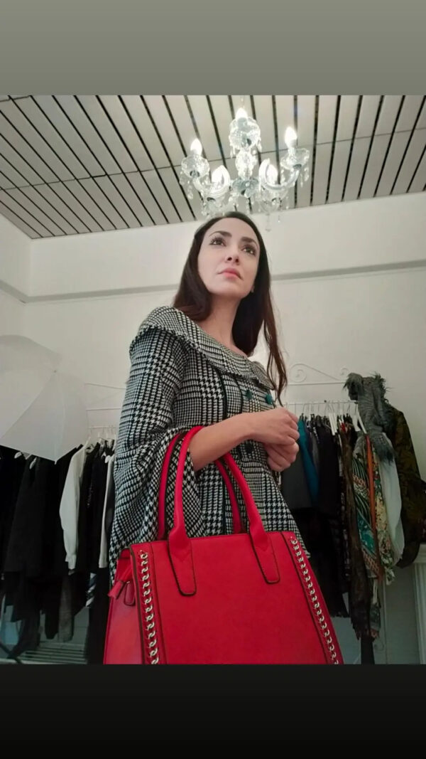 Giacca al contrario scollo alla Carmen