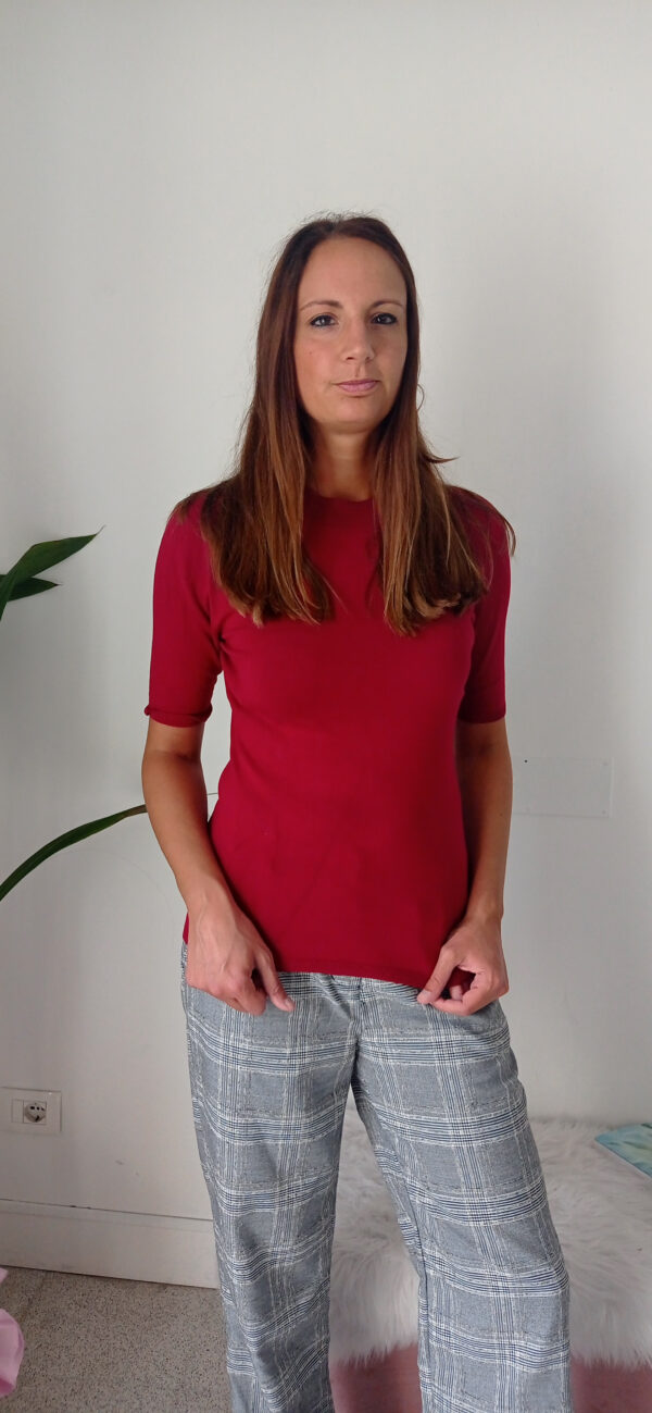 Maglia Basic Mezze Maniche in Viscosa: Il Sottogiacca Perfetto!