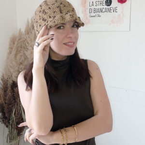 Berretto Artigianale Uncinetto Stile Vintage in Lana Color Cammello - Design Unico e Fashion