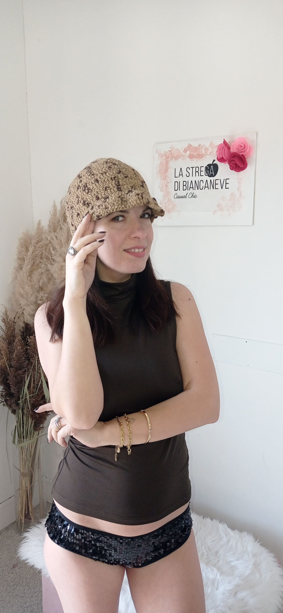 Berretto Artigianale Uncinetto Stile Vintage in Lana Color Cammello - Design Unico e Fashion