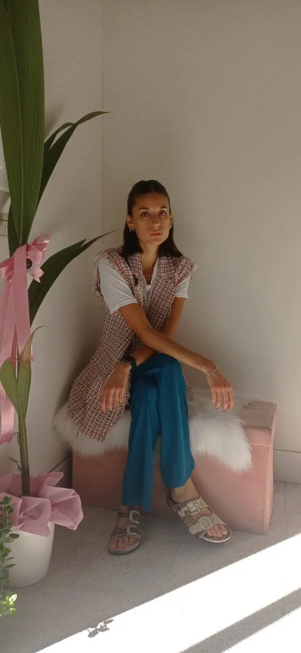 Gilet Lungo Smanicato in Tessuto Chanel Melangiato Rosa - Eleganza Senza Tempo