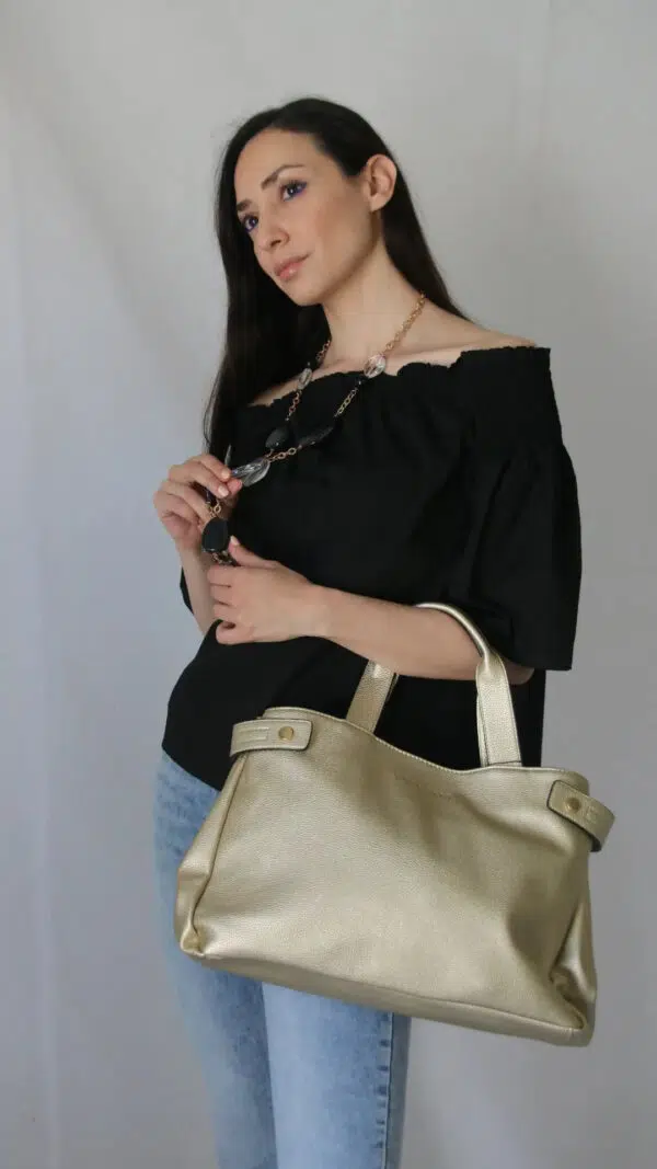 Blusa in cotone con scollo alla Carmen