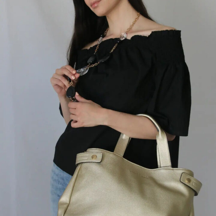 Blusa in cotone con scollo alla Carmen