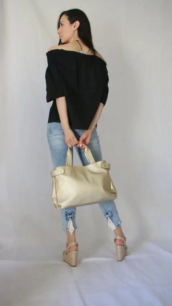 Blusa in cotone con scollo alla Carmen