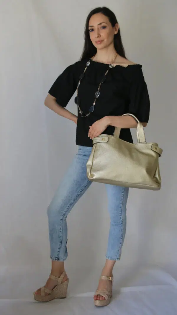 Blusa in cotone con scollo alla Carmen