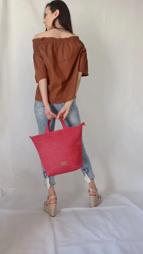 Blusa in cotone con scollo alla Carmen