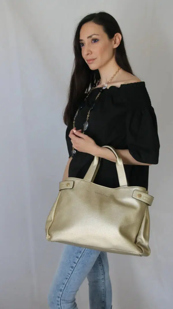Blusa in cotone con scollo alla Carmen
