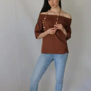 Blusa in cotone con scollo alla Carmen