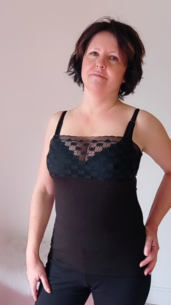 Top sotto giacca con pizzo