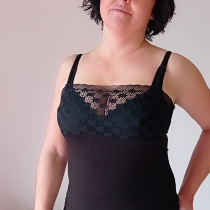 Top sotto giacca con pizzo