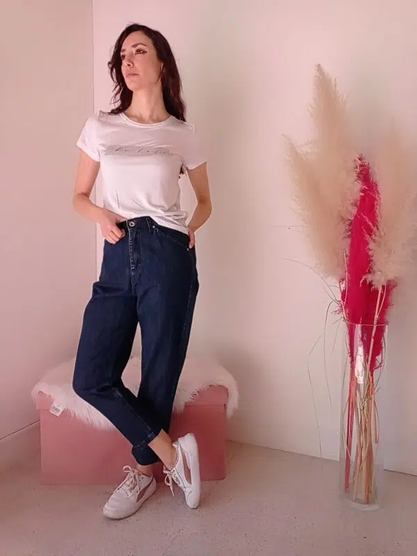 "T-Shirt 'To Be Happy Choose': Scegli la Felicità con Stile!