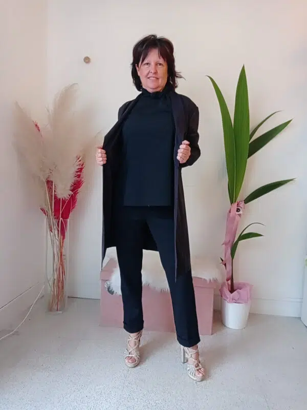 Spolverino Cappotto 'Isabella' in Ecopelle dallo Stile Dark e Deciso