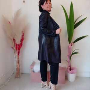Spolverino Cappotto 'Isabella' in Ecopelle dallo Stile Dark e Deciso
