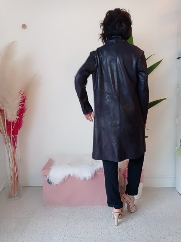 Spolverino Cappotto 'Isabella' in Ecopelle dallo Stile Dark e Deciso