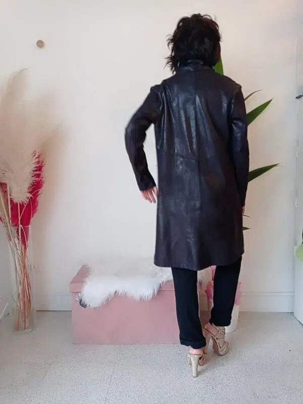 Spolverino Cappotto 'Isabella' in Ecopelle dallo Stile Dark e Deciso