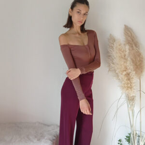 Body Stretch Marrone Bruciato con Spalla Asimmetrica e Apertura Bottoncini - Eleganza Moderna e Femminile