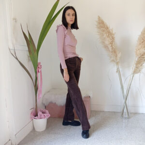 Maglia Queen con Volant e Collo a Cratere di Stella McQueen - Eleganza e Comfort