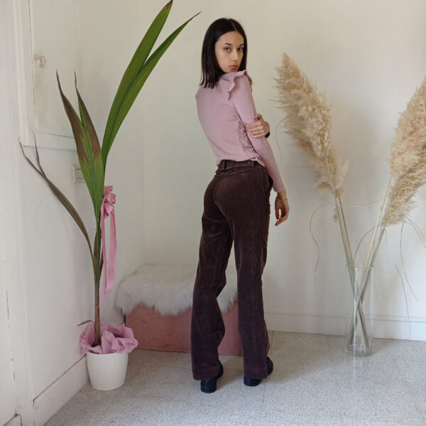 Maglia Queen con Volant e Collo a Cratere di Stella McQueen - Eleganza e Comfort