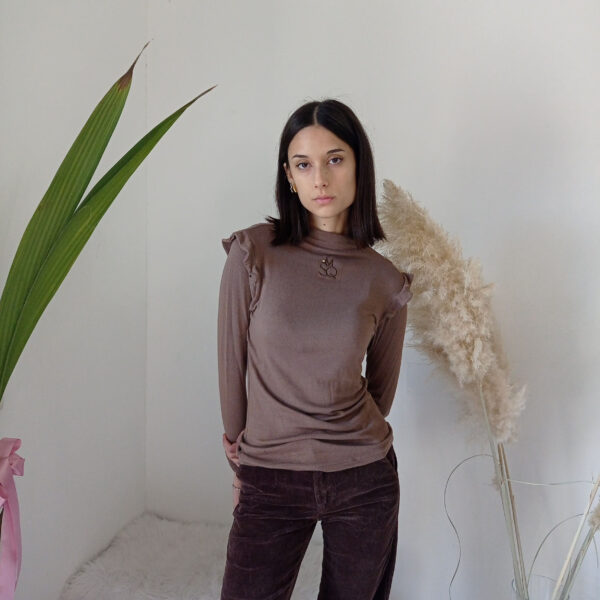 Maglia Queen con Volant e Collo a Cratere di Stella McQueen - Eleganza e Comfort