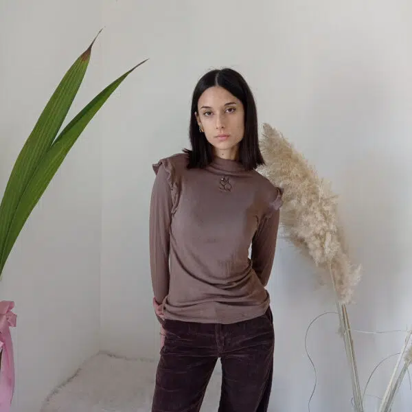 Maglia Queen con Volant e Collo a Cratere di Stella McQueen - Eleganza e Comfort