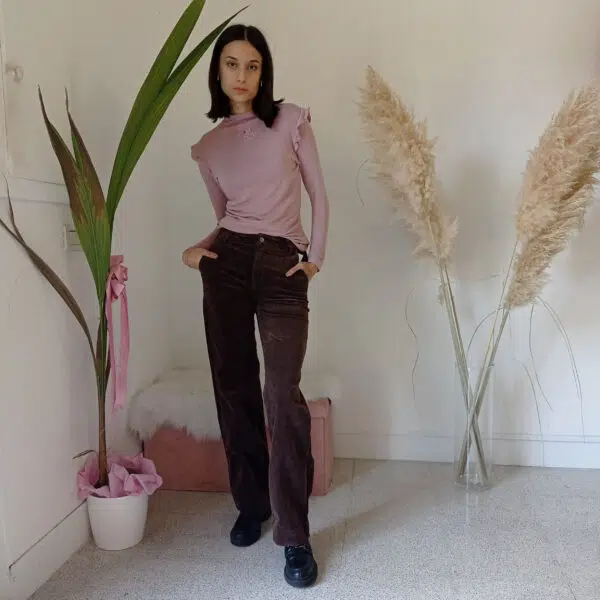 Maglia Queen con Volant e Collo a Cratere di Stella McQueen - Eleganza e Comfort