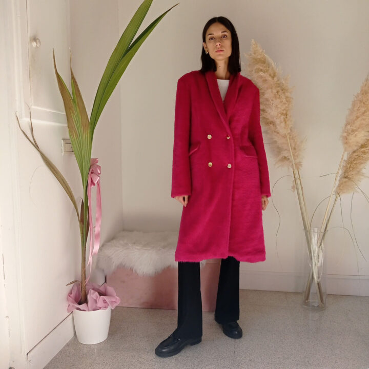 Cappotto Fucsia Peloso Doppiopetto - Calore e Stile sotto al Ginocchio