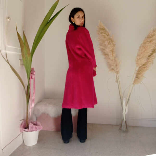 Cappotto Fucsia Peloso Doppiopetto - Calore e Stile sotto al Ginocchio