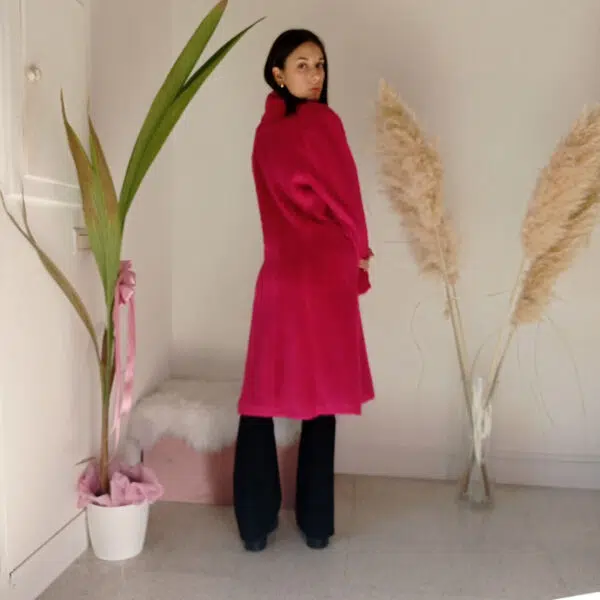 Cappotto Fucsia Peloso Doppiopetto - Calore e Stile sotto al Ginocchio