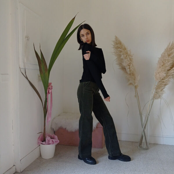 Pantalone Palazzo in Velluto a Coste Armonia - Eleganza Poliedrica per Ogni Occasione
