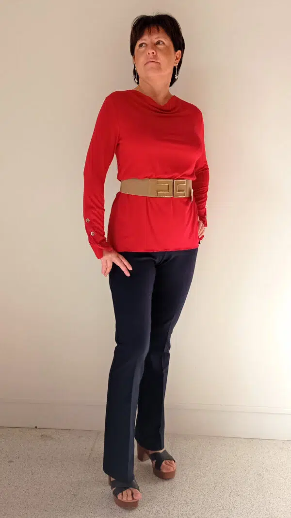 Maglia donna primavera/estate in viscosa con collo sciallato e bottoni sui polsini
