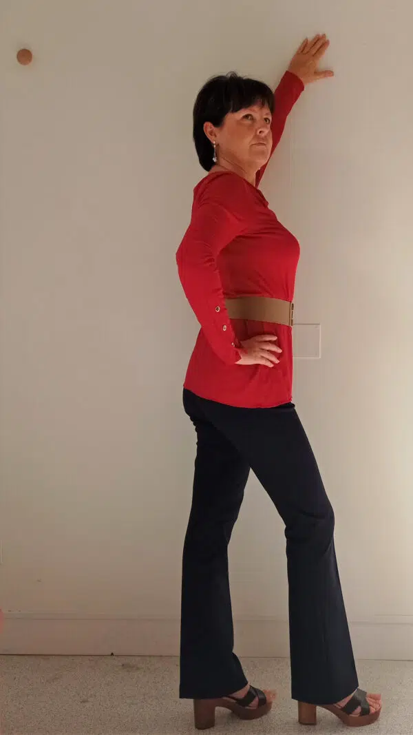 Maglia donna primavera/estate in viscosa con collo sciallato e bottoni sui polsini