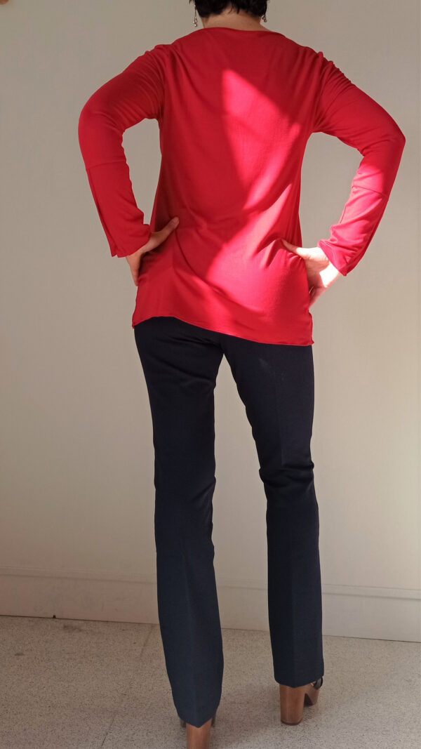 Maglia donna primavera/estate in viscosa con collo sciallato e bottoni sui polsini
