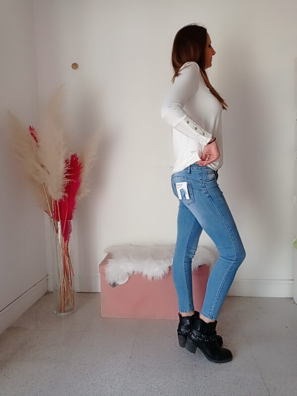Maglia donna primavera/estate in viscosa con collo sciallato e bottoni sui polsini