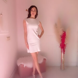 Rivela la tua eleganza con l'abito a tubino in punto Milano disponibile in tre varianti di colore!