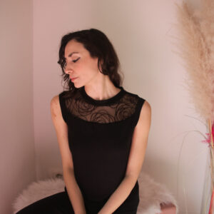 Maglia con tulle ricamato sul decoltè Art. Divina senza maniche