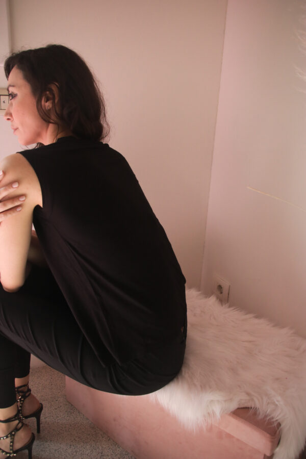 Maglia con tulle ricamato sul decoltè Art. Divina senza maniche