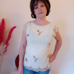 Blusa in tulle elegante e romantica con bordo petalo