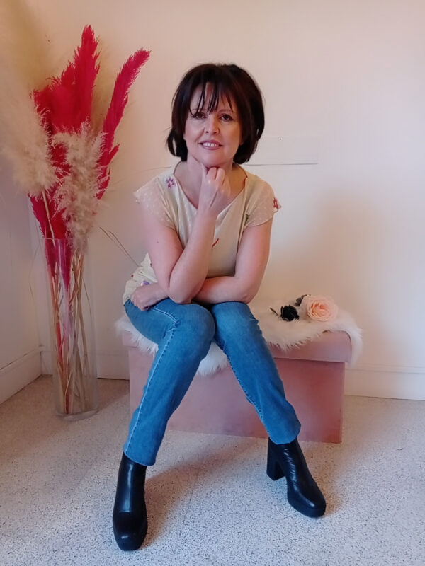 Blusa in tulle elegante e romantica con bordo petalo