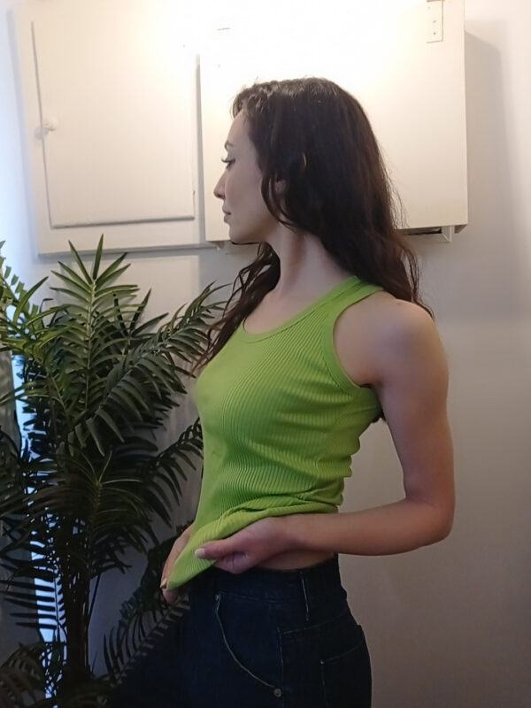 Top "Valentina" verde evidenziatore in cotone a costine - Stile fresco e audace