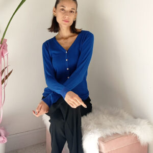 Cardigan Basic con Bottoncini Gioiello: Il Tuo Nuovo Must-Have per l'Eleganza Quotidiana