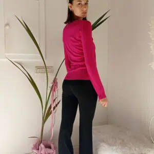 Cardigan Basic con Bottoncini Gioiello: Il Tuo Nuovo Must-Have per l'Eleganza Quotidiana