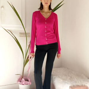 Cardigan Basic con Bottoncini Gioiello: Il Tuo Nuovo Must-Have per l'Eleganza Quotidiana