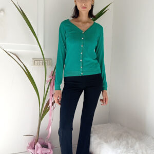 Cardigan Basic con Bottoncini Gioiello: Il Tuo Nuovo Must-Have per l'Eleganza Quotidiana