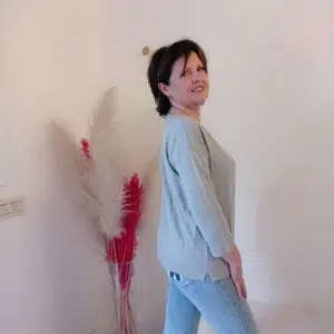 Maglia blusa in cotone e modal primavera estate: scopri come abbinarla per un look trendy e fresco