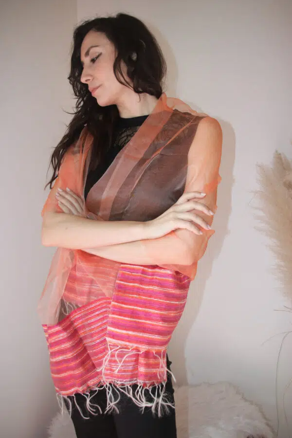 Foulard in Organza Arancione: Aggiungi un tocco di Sole al tuo Look Elegante
