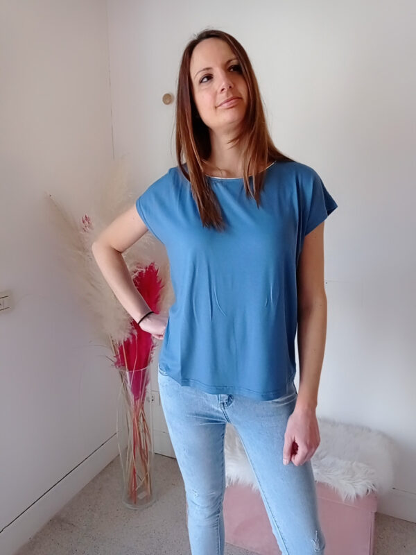 Blusa a mezze maniche in morbida viscosa con collo rifinito in argento - Bianco, Jeans e Amarena