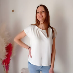 Blusa a mezze maniche in morbida viscosa con collo rifinito in argento - Bianco, Jeans e Amarena