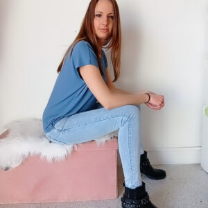 Blusa a mezze maniche in morbida viscosa con collo rifinito in argento - Bianco, Jeans e Amarena