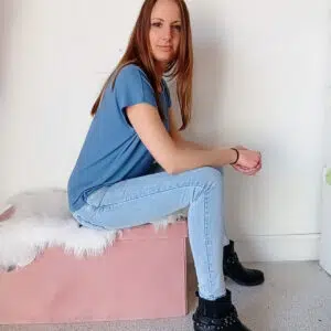 Blusa a mezze maniche in morbida viscosa con collo rifinito in argento - Bianco, Jeans e Amarena